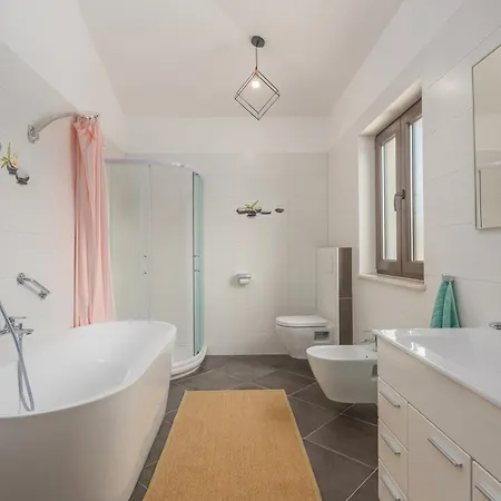 Two Bedroom Family House Danica Babici