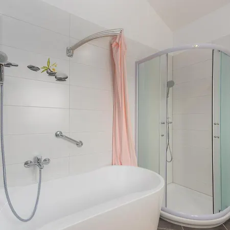 Holiday home Two Bedroom Family House Danica