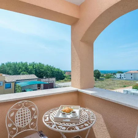 Two Bedroom Family House Danica Babici
