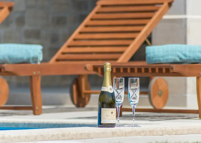 Vikendica Two Bedroom Family House Danica *