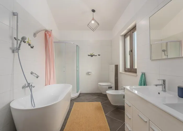 Two Bedroom Family House Danica Babici