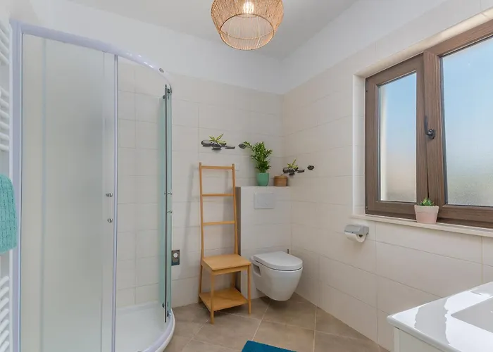 Vikendica Two Bedroom Family House Danica *